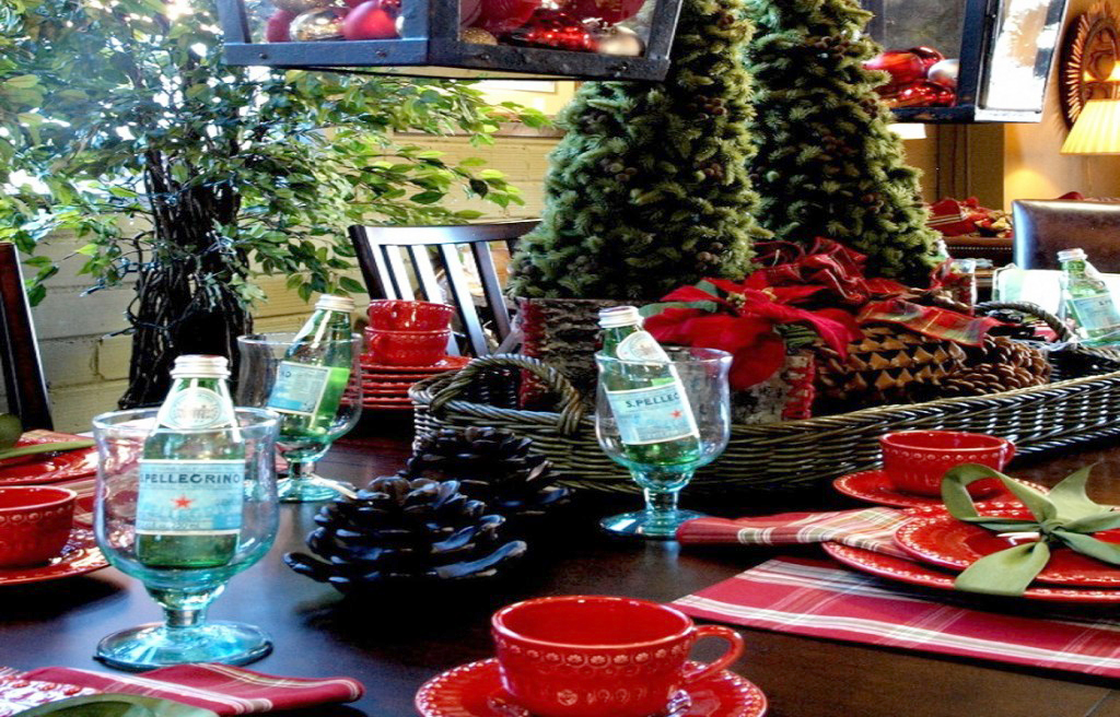 Traditional Green and Red Holiday Tablescape